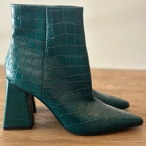 Marc Fisher Kulika leather ankle boots in green- Size 7.5